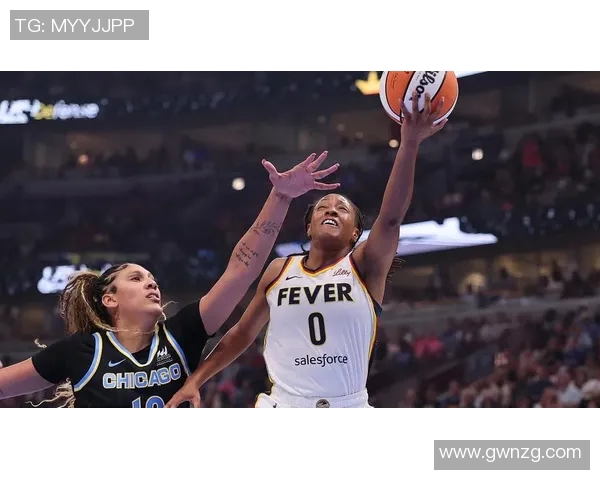 美职女篮天空队与狂热队激战正酣精彩对决引发球迷热情高涨